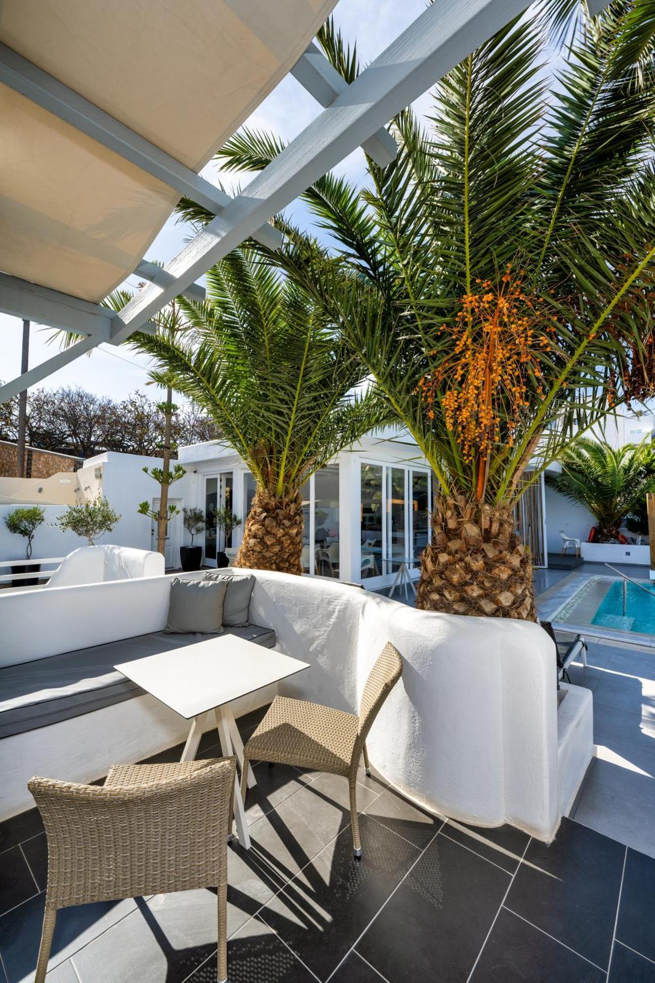 Callia Retreat Suites - Adults Only Firá Buitenkant foto